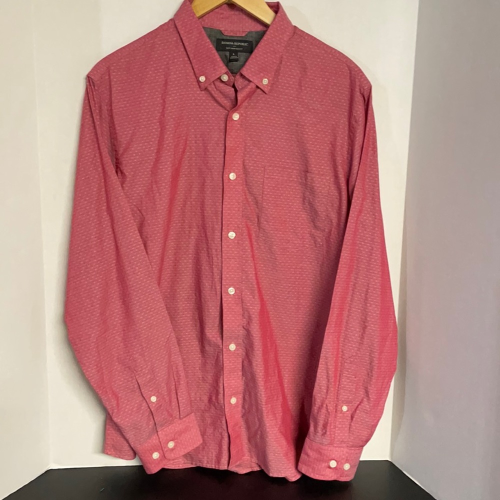 Men’s Banana Republic Size Large Soft Red Slim Fit Button Down Shirt